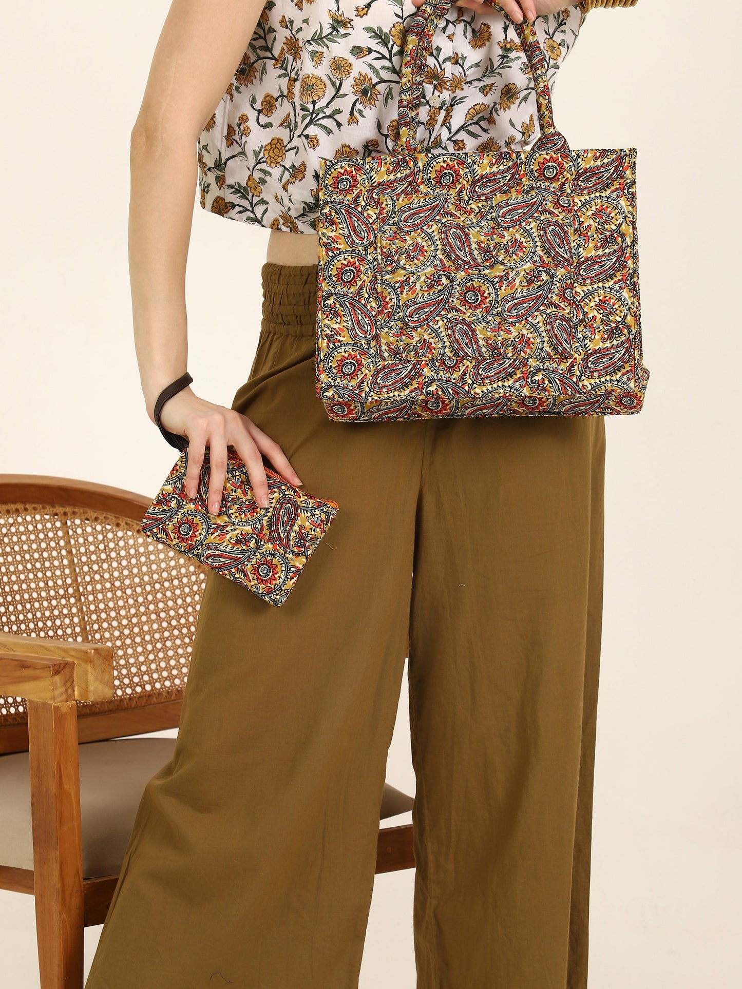 Manjari Tote Set
